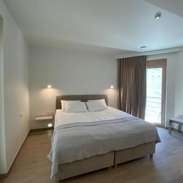 Hotel Plein Air Residence & Resort，位于Vatra的酒店