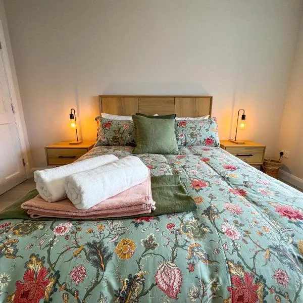 Modern, Luxurious and Super Comfy Home in Bundoran，位于班多伦的酒店