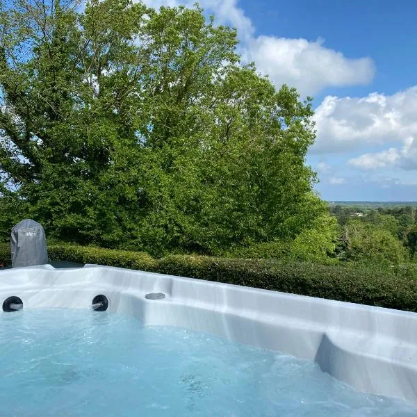 Carrick Beg Self Catering Holiday Accommodation with Hot Tub，位于Kirkmichael的酒店