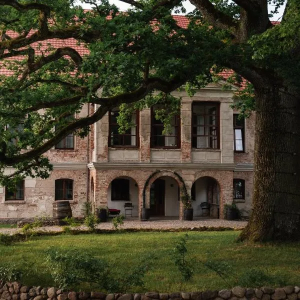 Pałac Wielka Wieś - "Pałac pod Dębem"，位于Główczyce的酒店