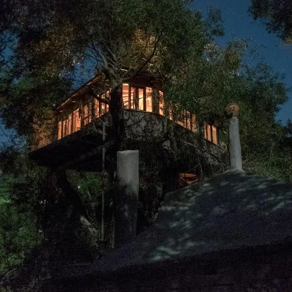 Margaritis's Treehouse，位于Achílleion的酒店