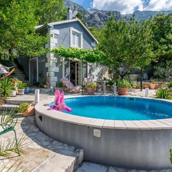 Karla planinska kuća，位于巴什卡沃达的酒店