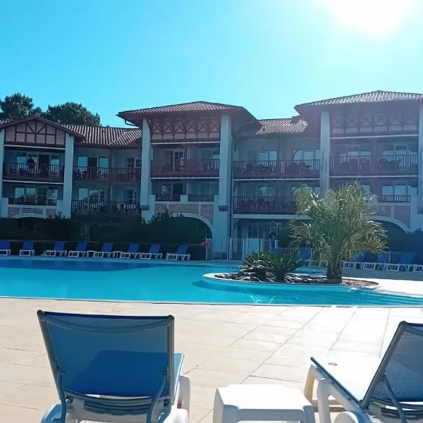 BISCARROSSE Appartement avec terrasse PISCINE LAC OCEAN GOLF，位于比斯卡罗斯的酒店