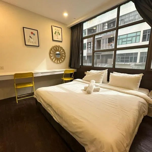 Swing & Pillows - Z Hotel Cyberjaya，位于Kampong Jenang的酒店