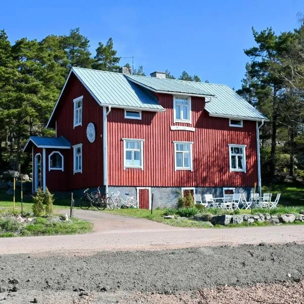 Strandhugget BnB，位于Vårdö的酒店