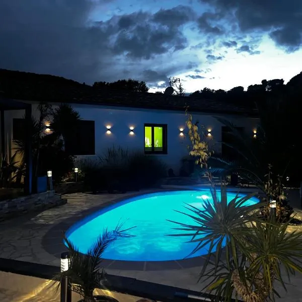 Partie de villa avec piscine En option et supplément jaccuzi，位于Villeneuve的酒店