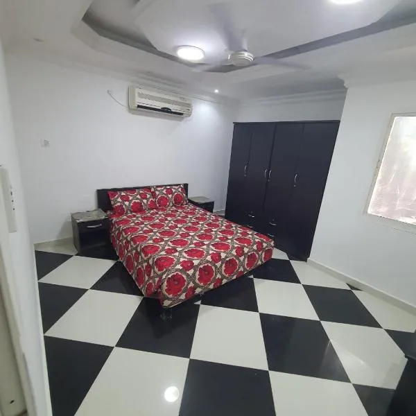 Fully Furnished bedroom with shared bathroom in a villa sharjah，位于沙迦的酒店