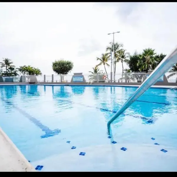 Downtown Beachfront Isla Verde Luxury Apartment，位于卡罗利纳的酒店