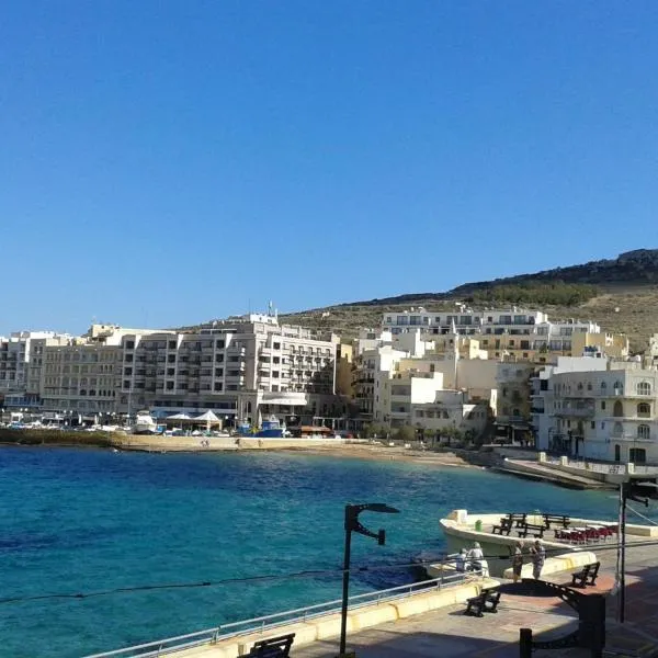 Attard Seafront Apartment 2 in Marsalforn，位于泽布季的酒店