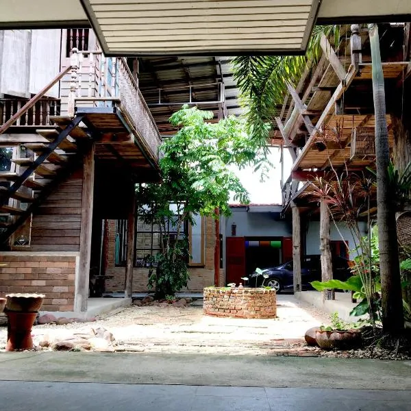 Baan Mali Lampang Homestay，位于Ban Muang Noi的酒店