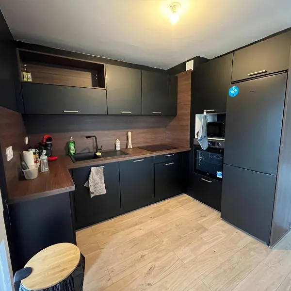 Appartement 4 Chambres，位于瓦朗斯的酒店