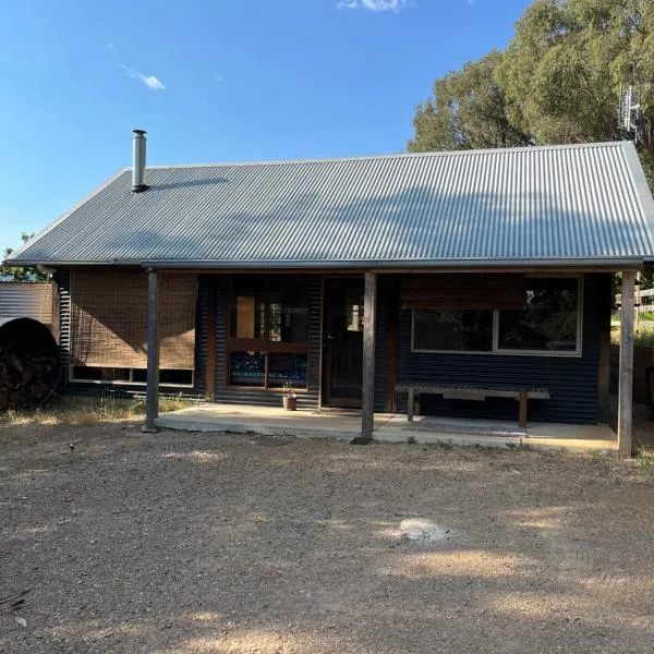 Rainbow Valley Bunkhouse，位于Marraweeney的酒店