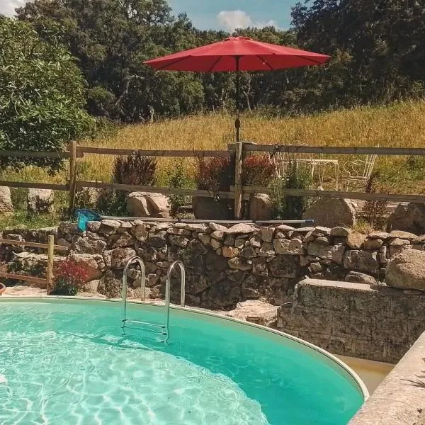 Eco Lodge nella natura Con Piscina privata "La Grande Quercia"，位于Calangianus的酒店