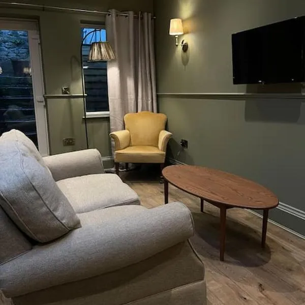 Peaceful apartment in the heart of Frome，位于弗罗姆的酒店