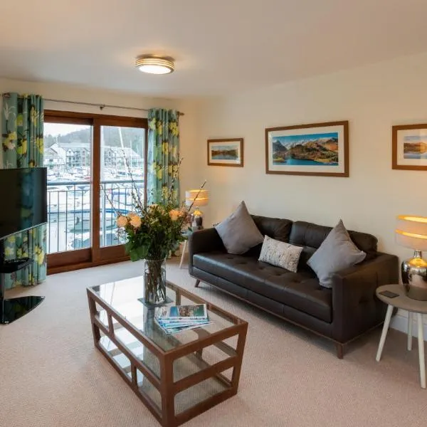 Windermere Lake View Townhouse At Windermere Marina Village，位于鲍内斯温德米尔的酒店