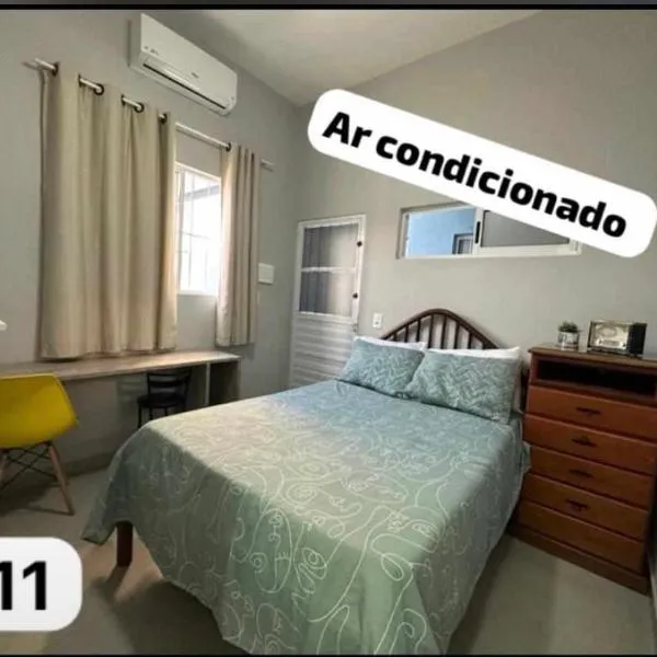 Nº11- Mini Apto 5 min do Centro ar cond, cozinha e garagem,位于迪维诺波利斯的酒店