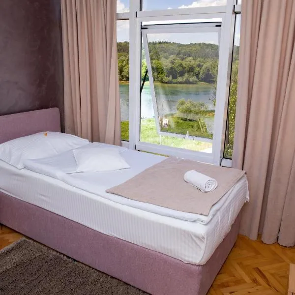 Motel New Sanatron，位于Bosanski Novi的酒店