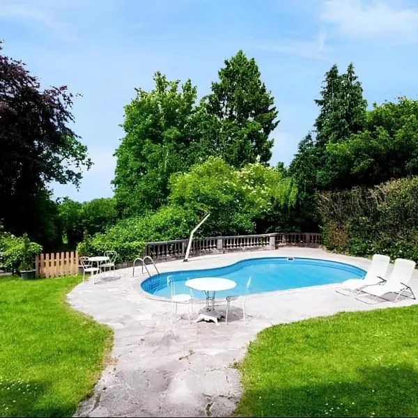 Maison confortable avec piscine privée à Bailleul，位于拜约勒的酒店