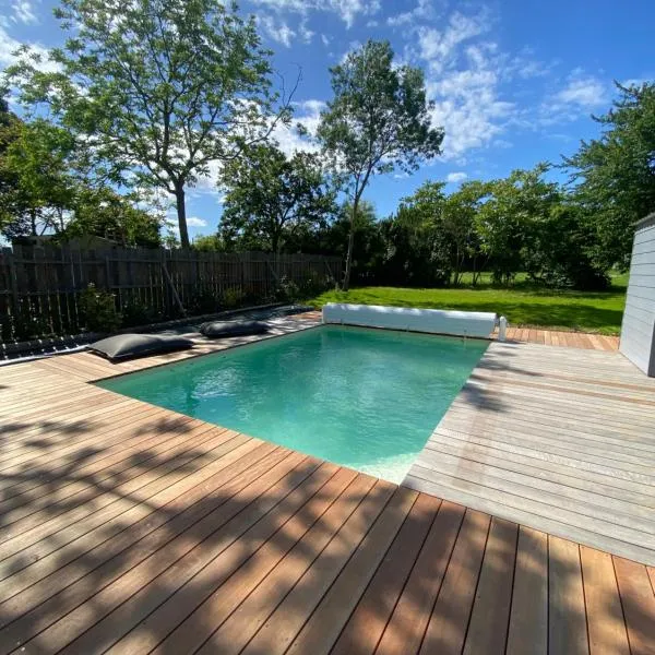 Gîte, piscine privative chauffée，位于Benon的酒店