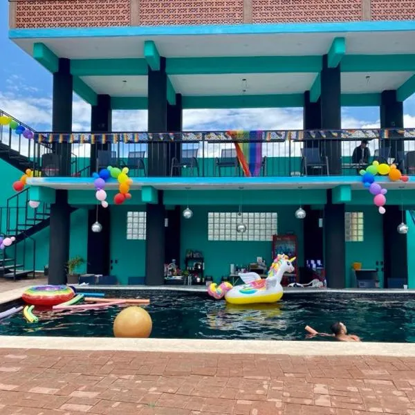 Hostal Hierve el Agua - Confetti Pool Club，位于San Pablo Villa de Mitla的酒店