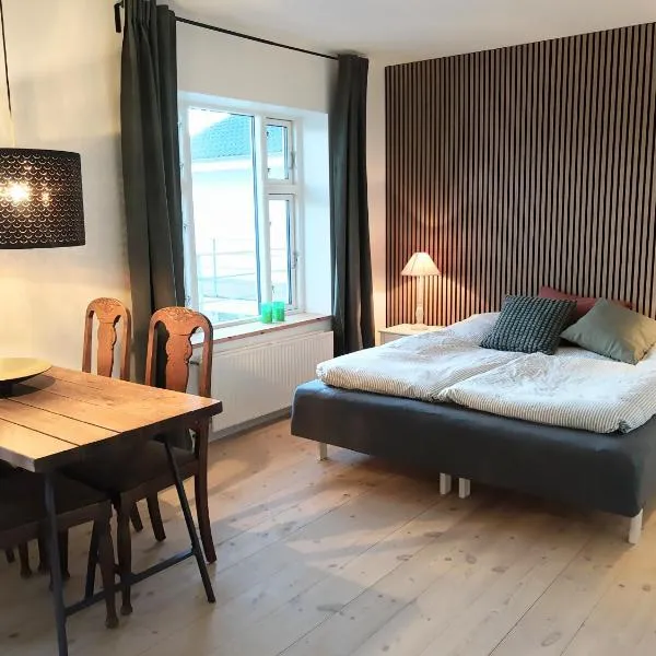 Mols Bed & Breakfast，位于克内贝尔的酒店