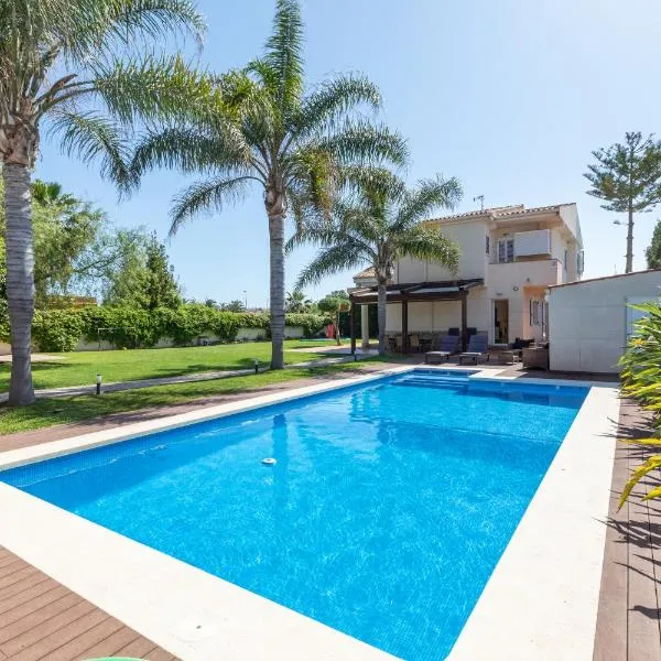 Casa junto al mar con jardín，位于萨贡托的酒店
