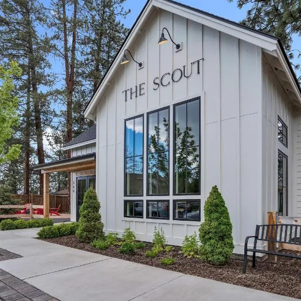 The Scout Boutique Cottages，位于Camp Sherman的酒店