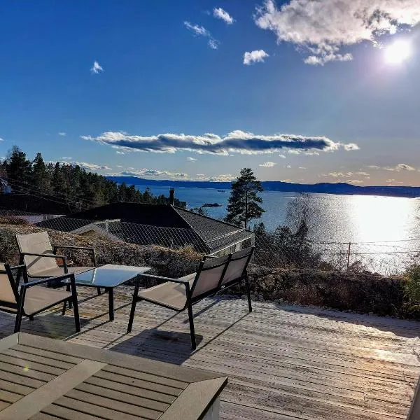 Flaskebekk at Nesodden with unbeatable Oslo Fjord views and a private beach hut，位于希的酒店