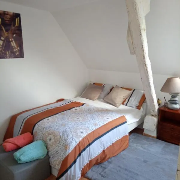 Keymaï, bel endroit dans la vallée de la Conie, CHAMBRE chez l'habitant，位于Conie-Molitard的酒店