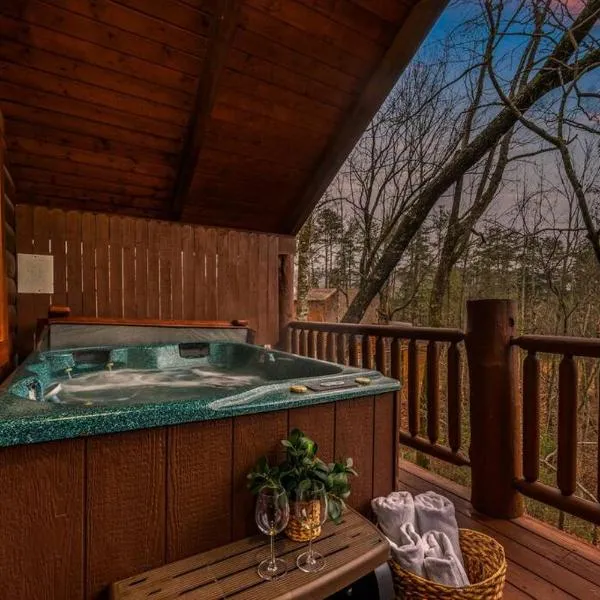 Log Cabin, Hot Tub, Fireplace, Pool Table & Views!，位于赛维尔维尔的酒店