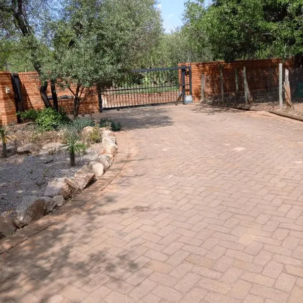 Hiddengem-Luxy-v enterprises PTY LTD，位于哈博罗内的酒店