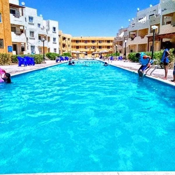 شاليه 90م بلو لاجون للعائلات فقط，位于拉斯苏德尔的酒店