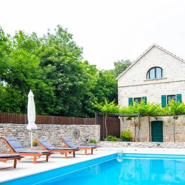 Traditional villa Juta for 8 people，位于Hrvace的酒店