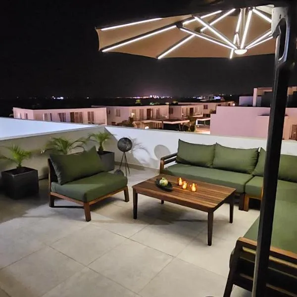 Vila Karolina North Cyprus，位于特里科莫的酒店