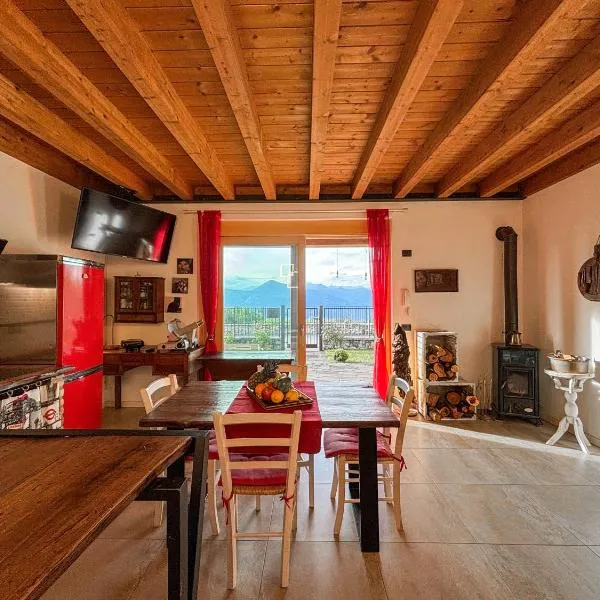 Villetta a schiera con vista lago，位于圣奇诺·迪·蒙塔尼亚的酒店