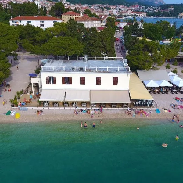Beach rooms Riviera - Žuta Kuća，位于马卡尔斯卡的酒店