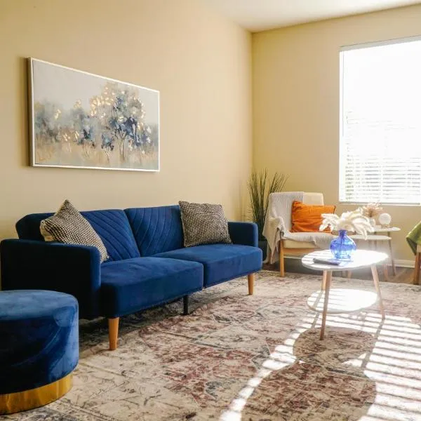 Spacious Two Bedroom Apartment- 10mins to Disneyland，位于安纳海姆的酒店