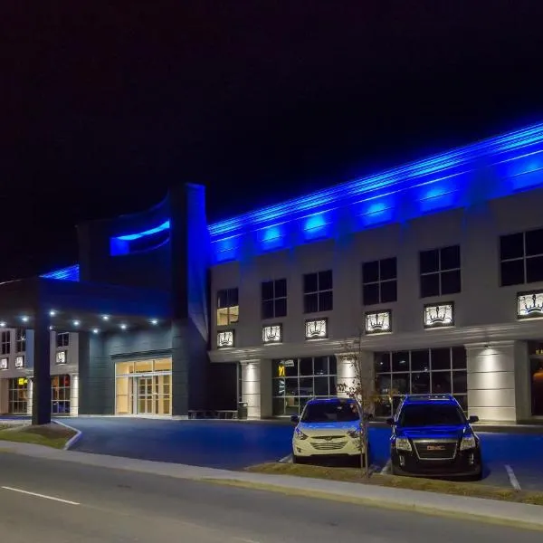 Hotel & Suites Le Dauphin Drummondville，位于Sainte-Hélène-de-Bagot的酒店