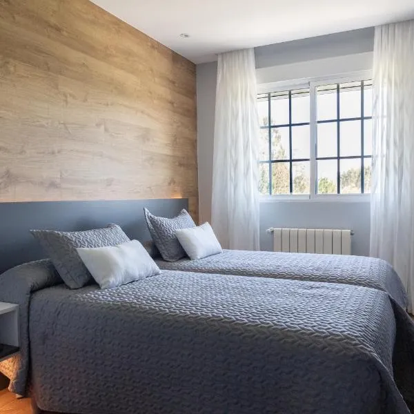 Hostal O'Cruceiro，位于O Pino 的酒店