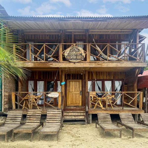 Hostal MOCAMBO BEACH，位于洛斯纳兰霍斯的酒店