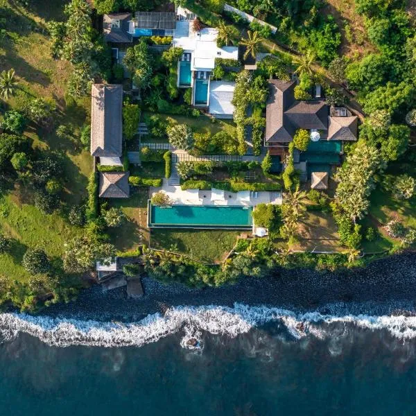 巴厘岛申雅塔别墅度假酒店，位于Seraya的酒店