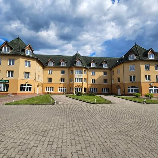 维斯维塔利斯酒店，位于Isaszeg的酒店