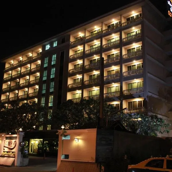 14号广场公寓，位于Ban Rang Pho的酒店