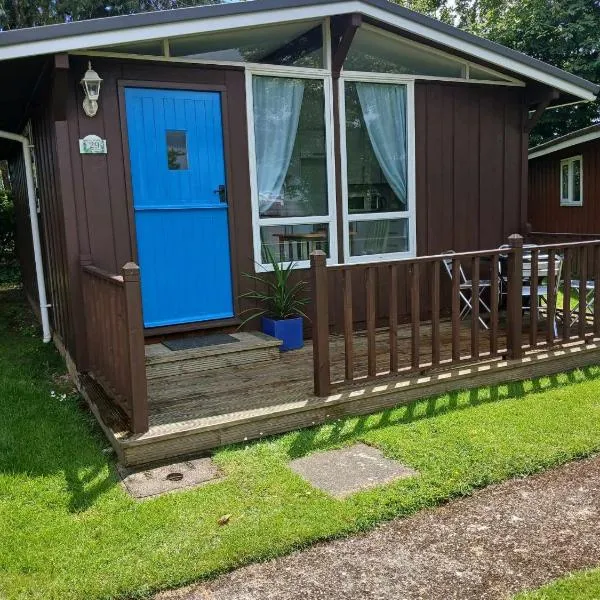 Fern's Lodge 29 Tower Country Chalet Park，位于锡顿的酒店