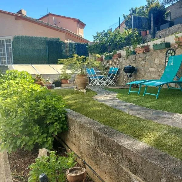 beautiful apartment with garden，位于阿梅利莱班帕拉勒达的酒店