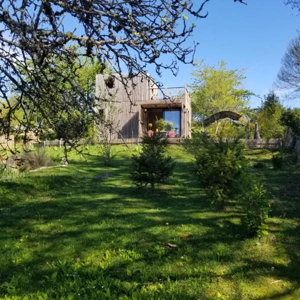 Le petit paradis, mini maison,nature,confort,calme，位于Peyrat-le-Château的酒店