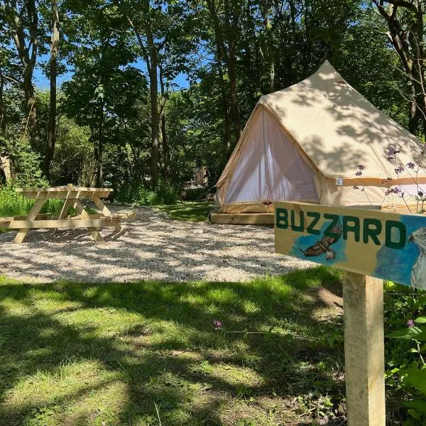 Glamping at Camp Corve，位于本布里奇的酒店