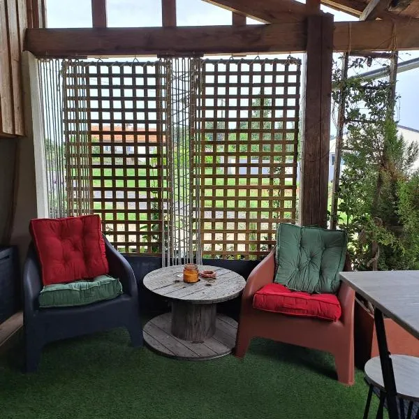 La P'tite Cabane，位于Iteuil的酒店