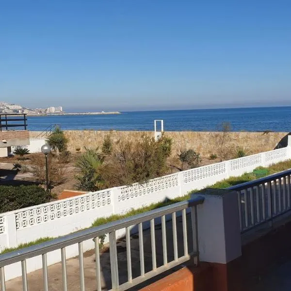 Vacansis Habitaciones Privada en una Villa a un paso del Mar en Cullera，位于库列拉的酒店