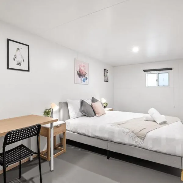 Detached Queen Room in Pymble - Serene Spot - Shared Bathroom，位于Pymble的酒店